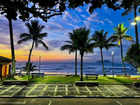 F1-Pe na Areia da Praia do Tombo, 2 Suites, Ar Cond, 2 Banheiros, 2 Vagas+Roupas de Cama
